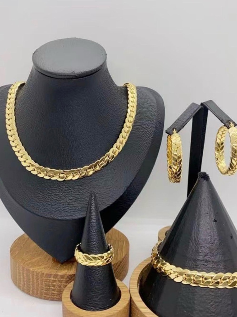 Source Unknown Shiny Gold plated Curb Chain Necklace & Hoop Earring Set